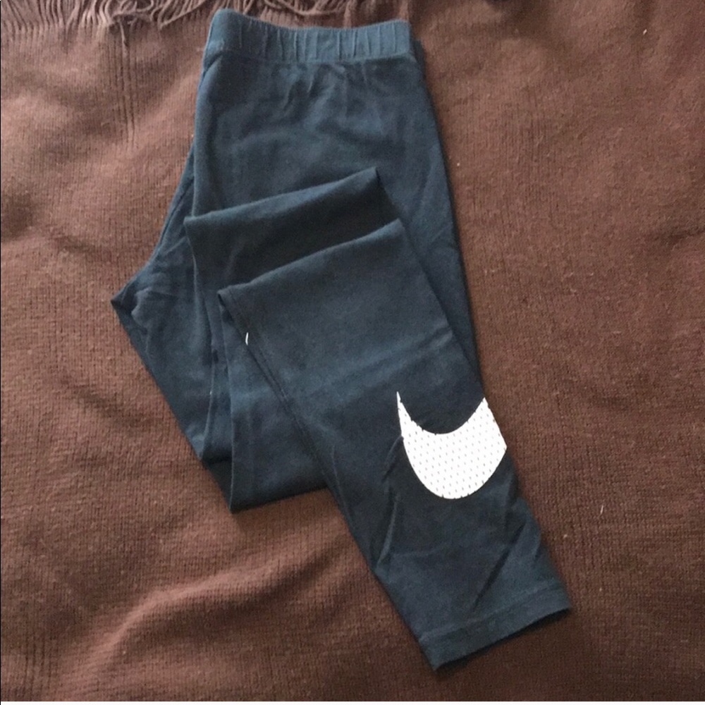 Black Nike leggings